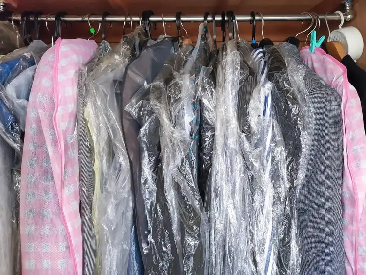 洋服カバーを使用する